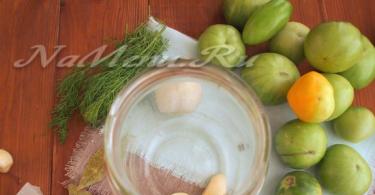 Kako fermentirati zelene paradižnike za zimo v kozarcih, vedrih in ponvah. Zeleni paradižnik z gorčičnimi semeni